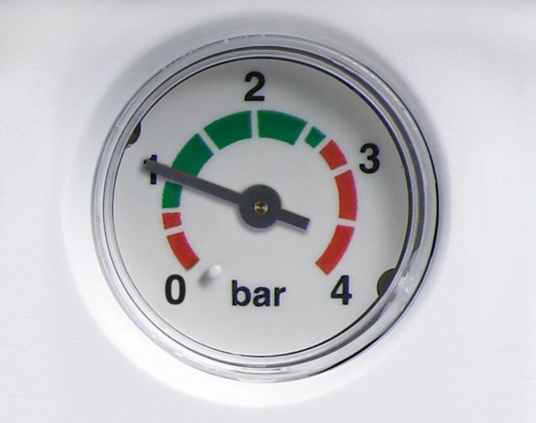 controllare la pressione della caldaia