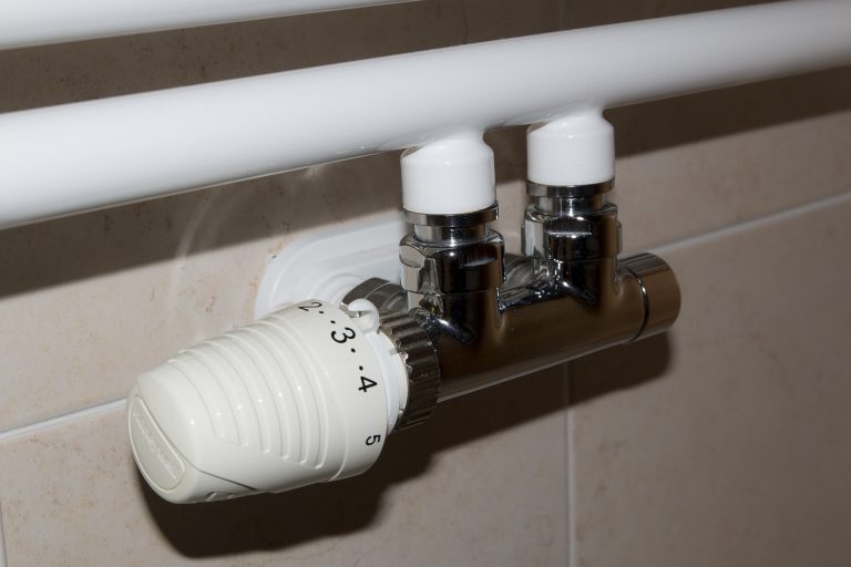 valvole termostatiche con testa termostatica bianca - design multiblock ad 